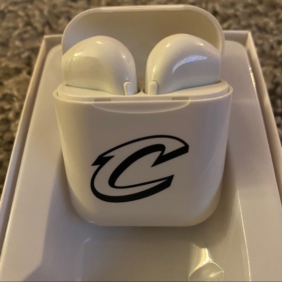 Ear Pods - Picture 3 of 4